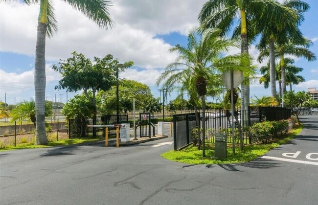 Gated parking - 94-302 Paiwa St