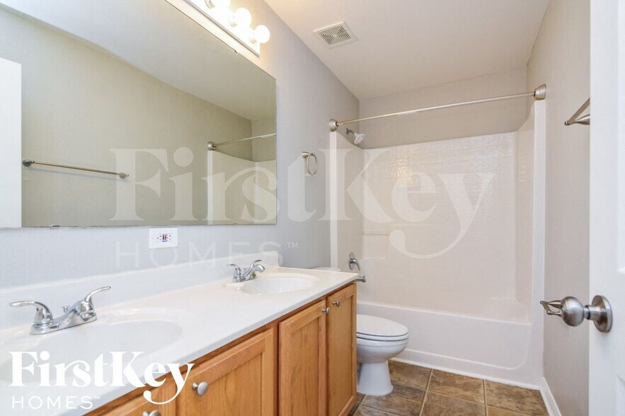 Building Photo - 2973 Whispering Trails Dr