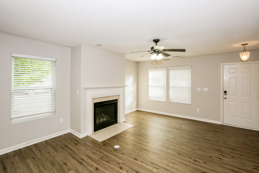 Building Photo - 15745 Lakepoint Forest Dr