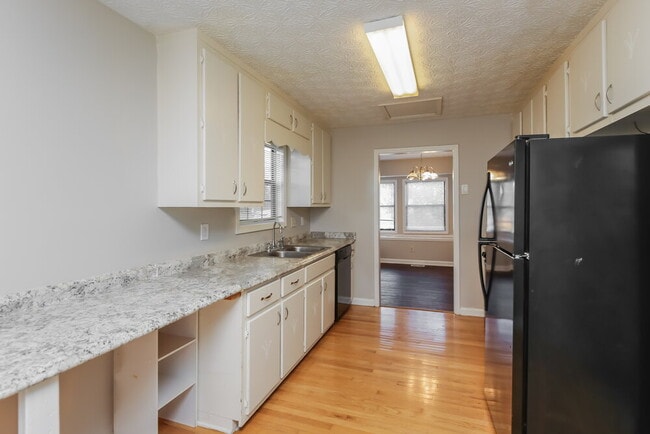 Building Photo - 5710 Deerfield Pl