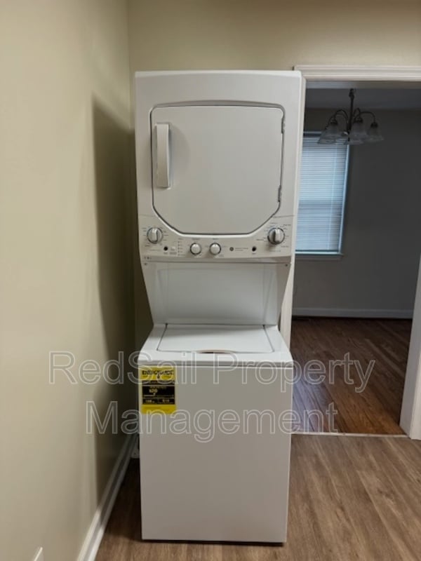 Building Photo - 619 Brewer St