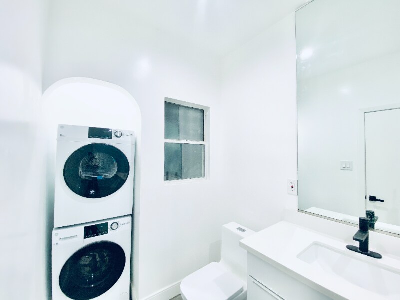 Building Photo - 627 Brittania St