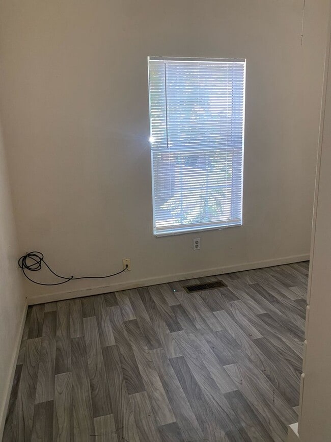 Building Photo - Newly remodeled