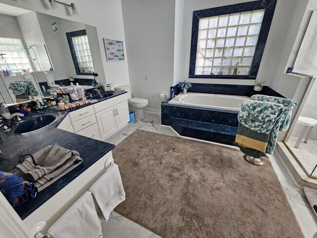 Building Photo - 2720 SE Kern Rd