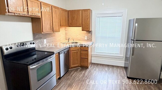 Building Photo - 204 NE Fifth Ave.-