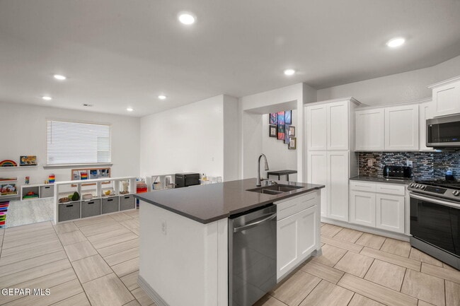 Building Photo - 908 Crystal Deer Dr