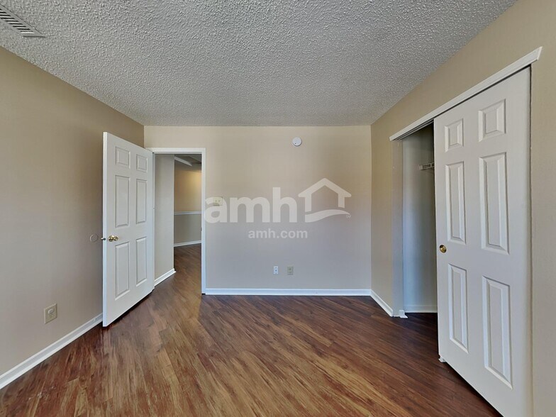 Building Photo - 10383 Homestead Dr