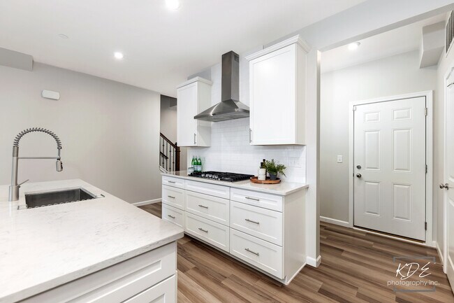 Building Photo - 2110 Weatherbee Ln