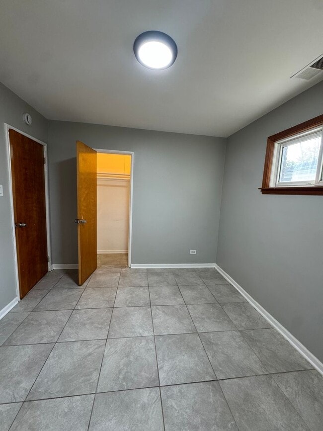 Building Photo - 2 Bedroom Ranch Home now available in Calu...