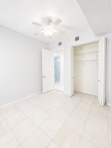 Building Photo - 1445 Mariposa Cir