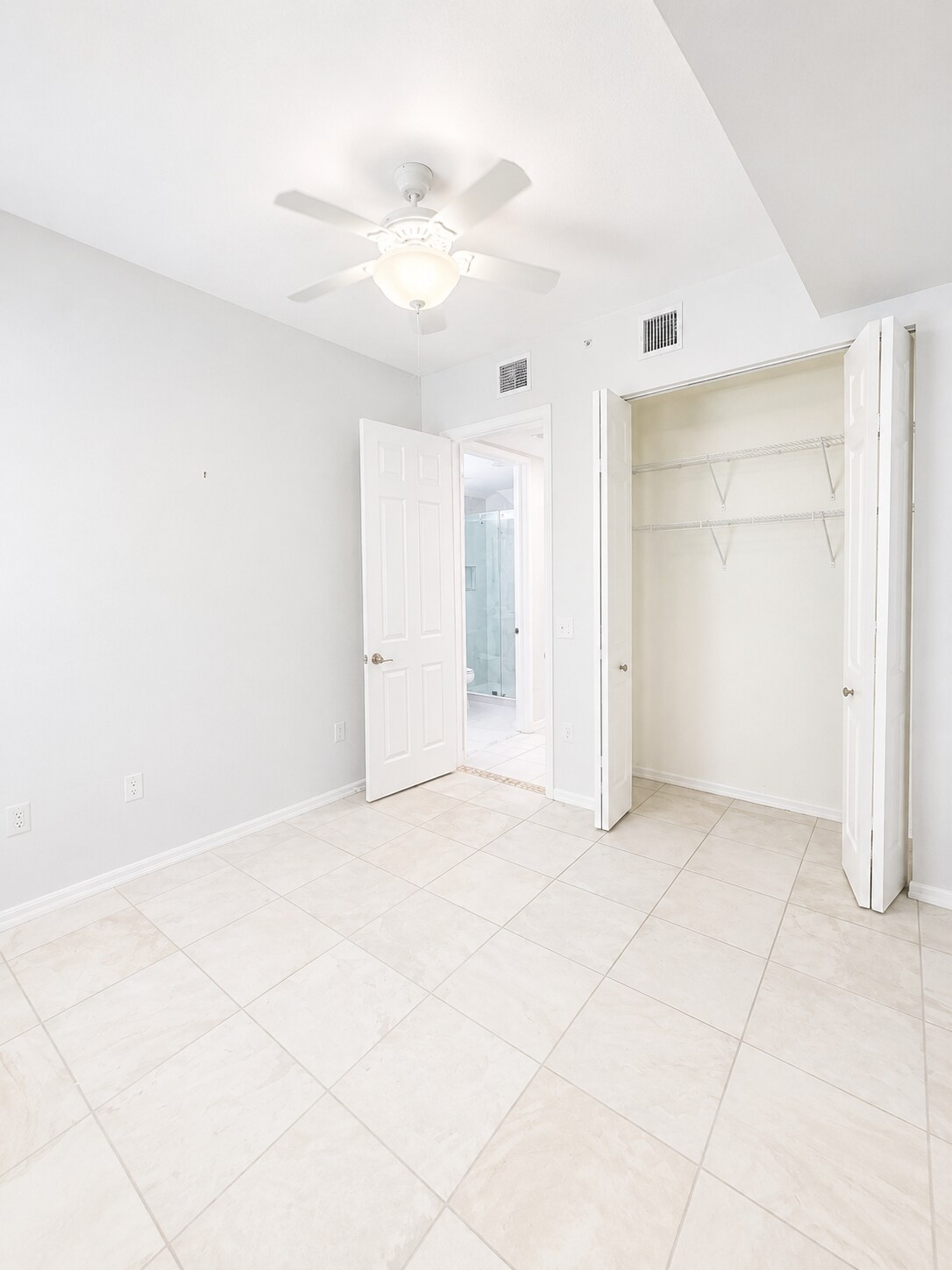 Building Photo - 1445 Mariposa Cir