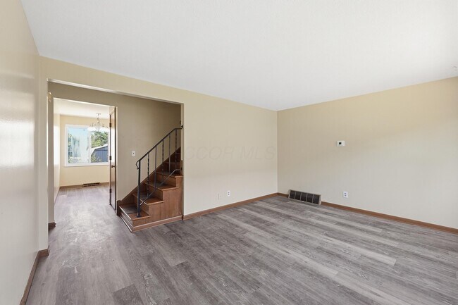 Building Photo - 1759 Lonsdale Rd