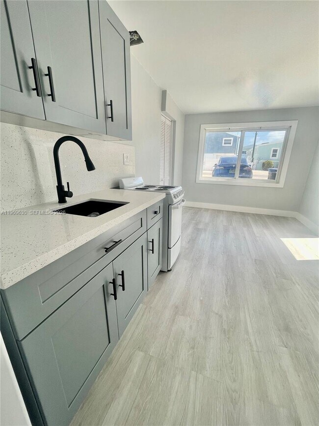 Building Photo - 134 Burgundy Dr