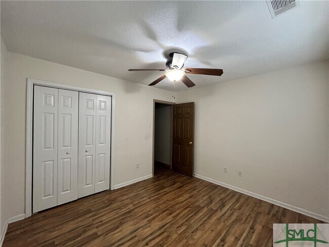 Building Photo - 233 Wild Rose Dr