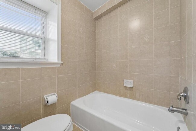 Building Photo - 3452 Sunnyside Ave