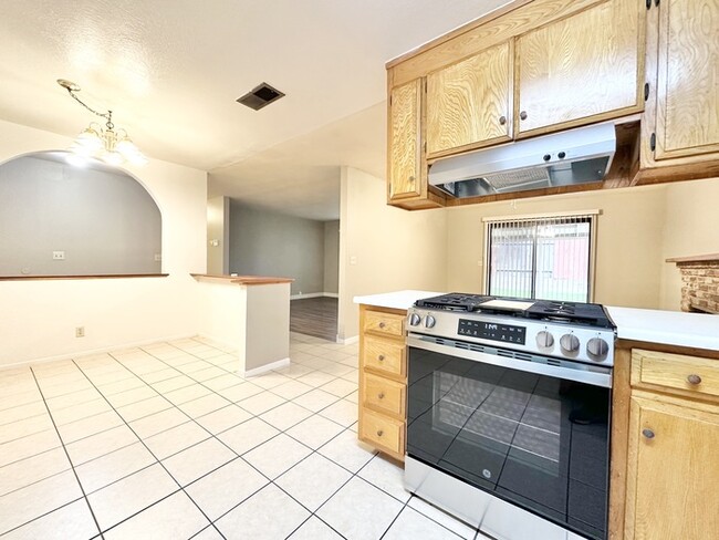 Building Photo - Beautiful 3 bedroom 2 bathroom Sacramento !