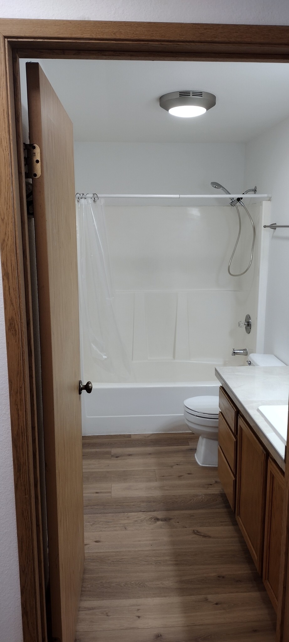 Building Photo - 423 Healy Ave S