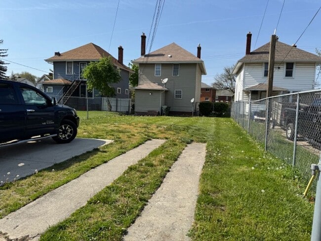 Building Photo - 2175 Sullivant Ave