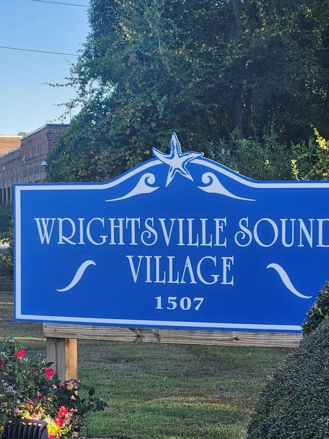 Building Photo - 2 Bedroom Condo Close to Wrightsville Beach