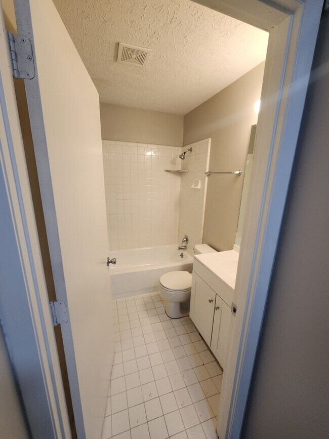 Building Photo - 10210 Nola Dr
