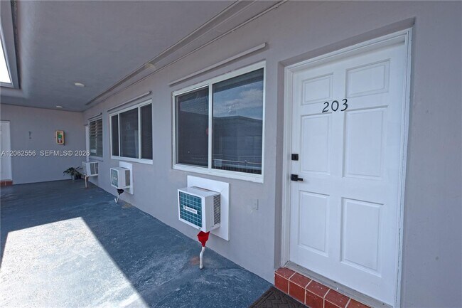 Building Photo - 350 75th St