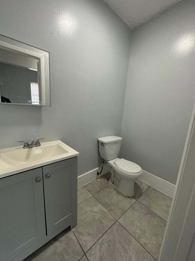 Building Photo - Fully Renovated 2/1 Single Family Ready to Move In!!!