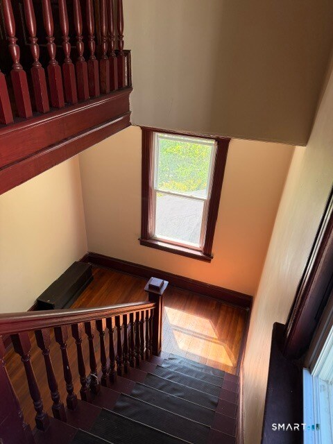 Building Photo - 370 Maple Ave