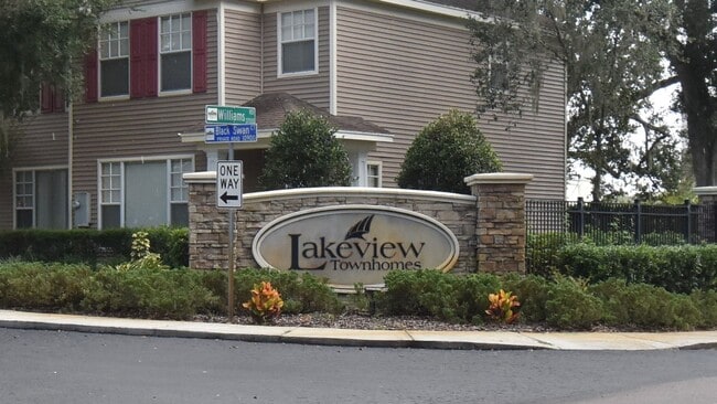 Building Photo - Townhome Near MLK and I-75