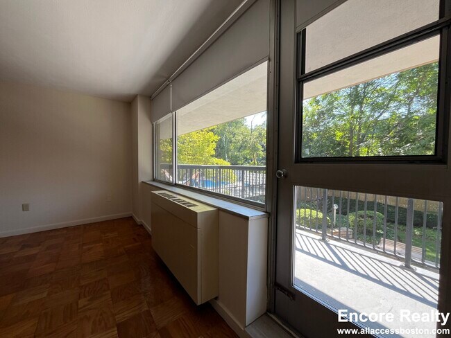 Building Photo - 101 Monmouth St