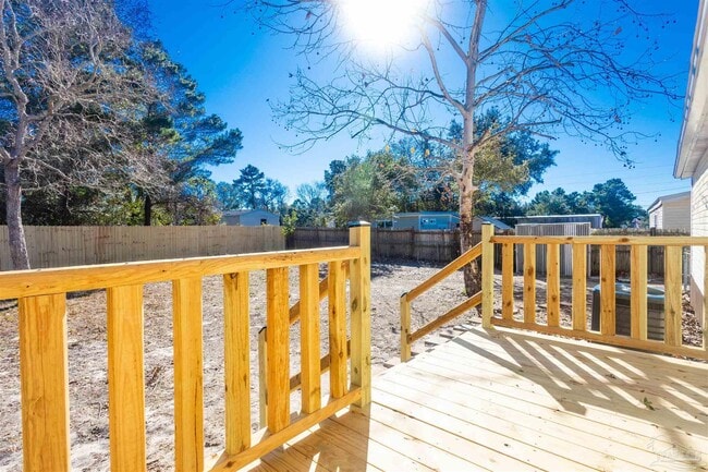 Building Photo - 211 Evergreen Dr