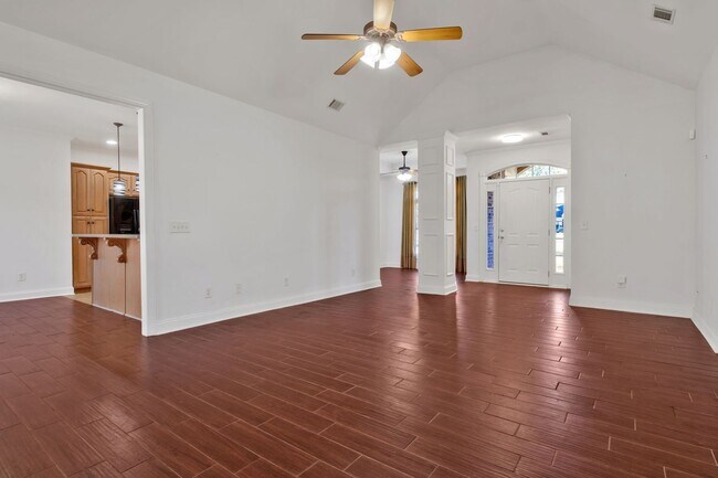 Building Photo - 614 Greene Dr