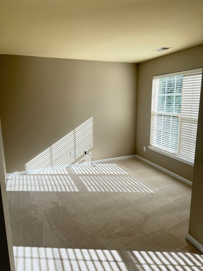 Building Photo - Immaculate Northstone Home Located on the 12th Hole