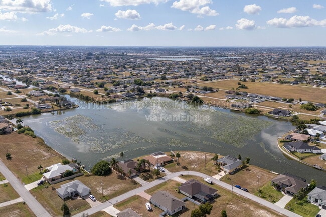 Building Photo - 304 NW 12th Ln