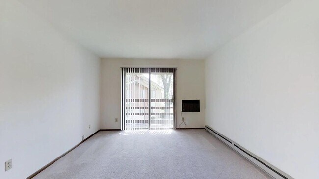 Building Photo - Lower 1 Bedroom 1 Bathroom Apartment Available