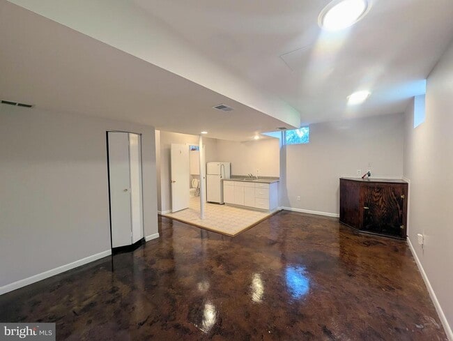 Building Photo - 114 Lenape Dr