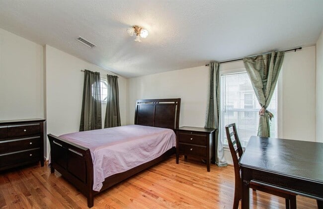 Building Photo - 6855 Bellgreen Dr