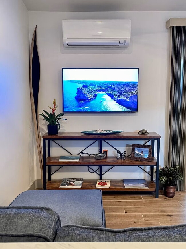 Building Photo - Turnkey North Clairemont Studio | Vaulted Ceilings & Private Patio