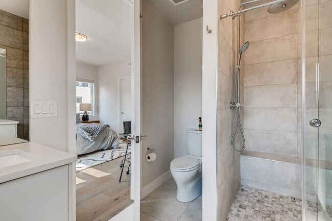 Building Photo - Contemporary Townhome with Rooftop Deck-Flatiron Views