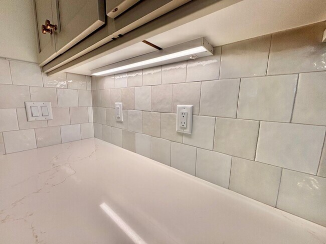 Building Photo - Gorgeous Ridgefield Home w/ full guest sui...