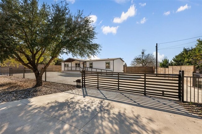 Building Photo - 624 S Old Stagecoach Rd