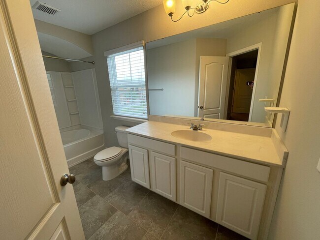 Building Photo - 2 Bedroom, 2.5 Bathroom Townhome in Grande Champions
