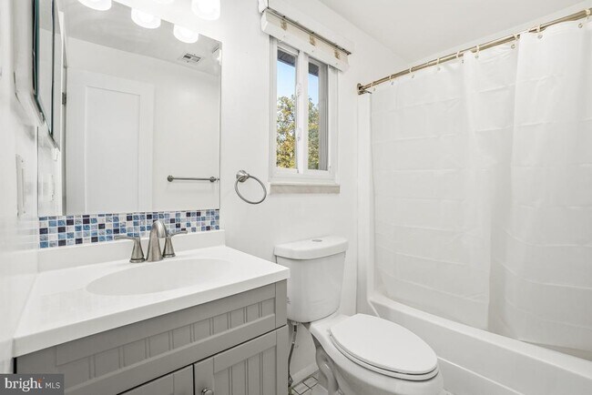 Building Photo - 1527 Hiddenbrook Dr