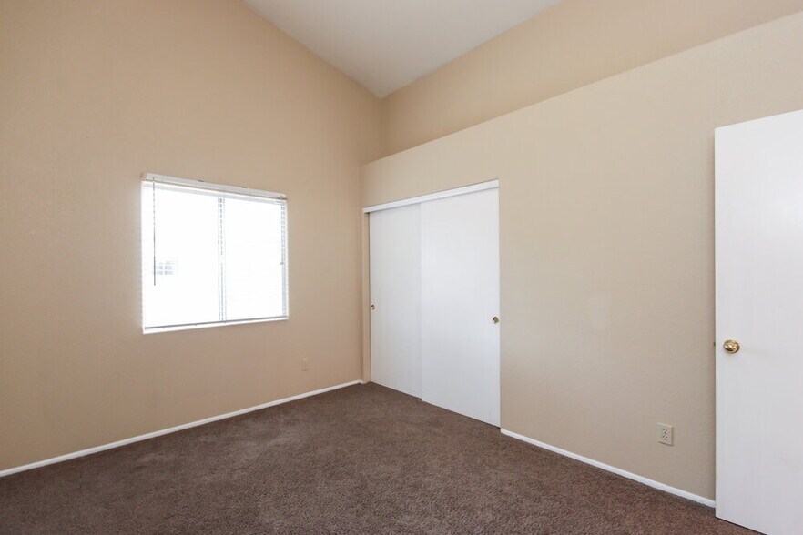 Building Photo - 8915 N Veridian Dr