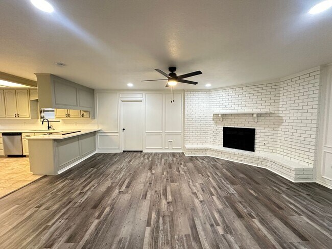 Building Photo - PLANO 4-bed 3-bath 2-car garage with huge workshops