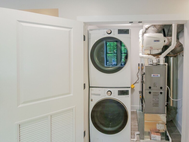 Building Photo - 4855 N Seeley Ave