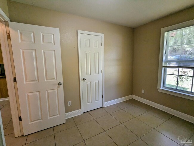 Building Photo - 815 Brook Meadow Ln