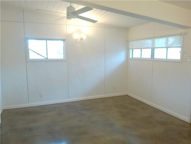 Building Photo - 219 Purl Pl