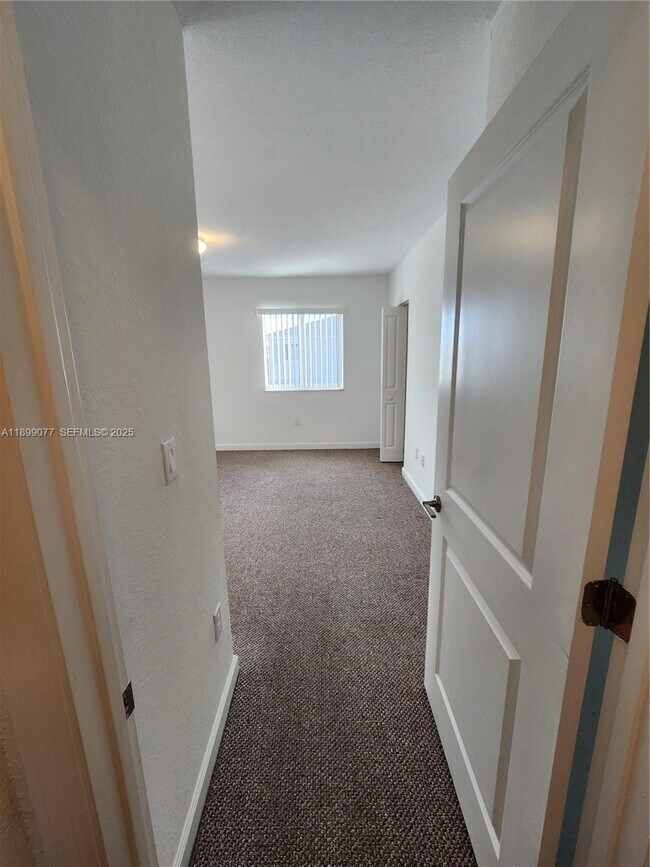 Building Photo - 452 NW 12th Pl