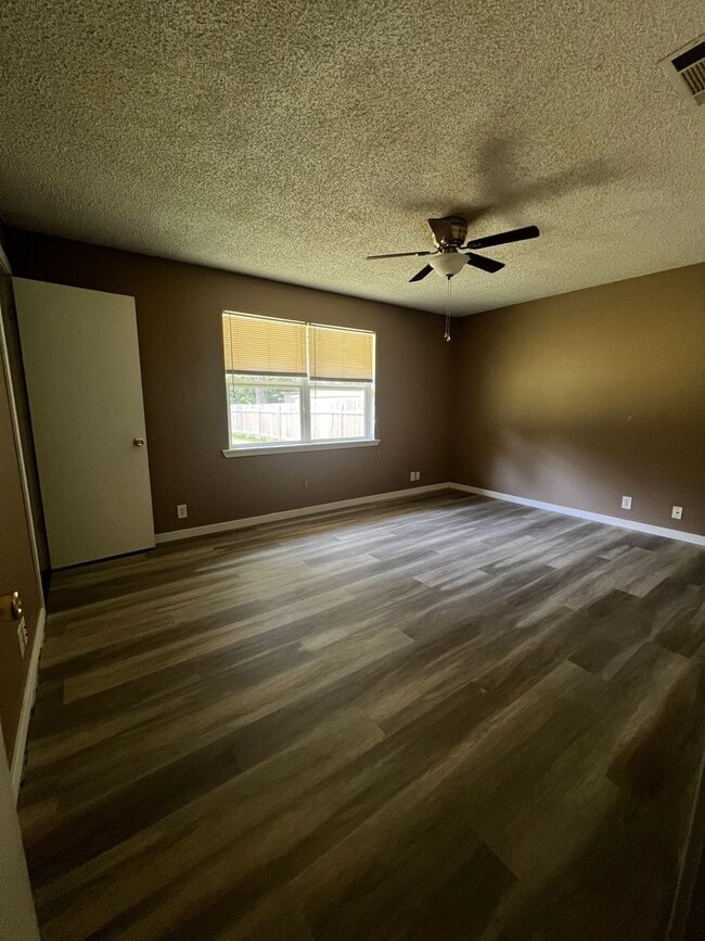Building Photo - 171 Old Oak Ln