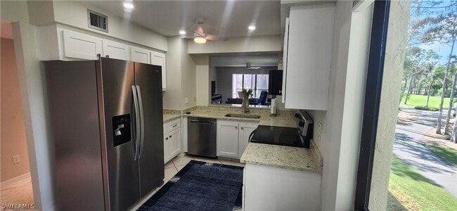 Building Photo - 228 Fox Glen Dr